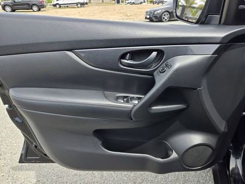 Used 2019 Nissan Rogue S FWD image 14