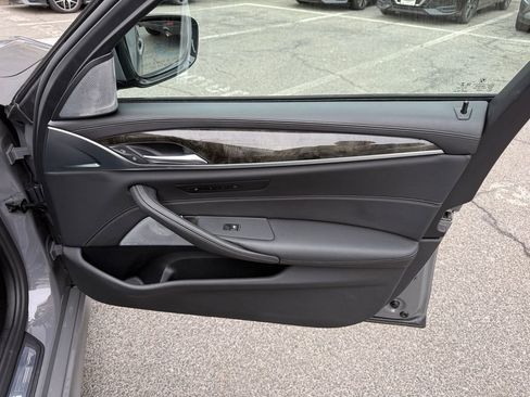 Used 2022 BMW M550i xDrive w/ Dynamic Handling Package image 26