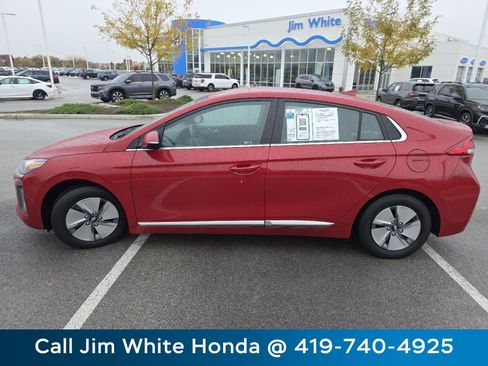 Used 2022 Hyundai Ioniq SE image 14