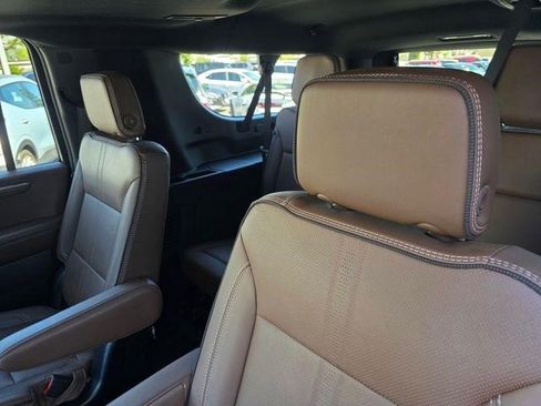 Certified 2025 Chevrolet Suburban High Country AWD/4WD image 15