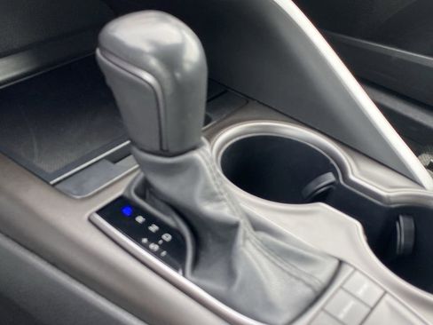 Used 2024 Toyota Camry SE image 12