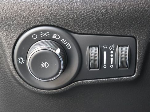 Used 2023 Jeep Compass Latitude AWD/4WD image 16