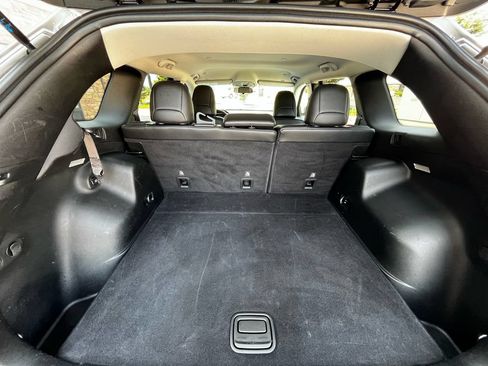 Used 2019 Jeep Cherokee Latitude Plus AWD/4WD image 18