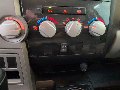 Used 2011 Toyota Tundra 4x4 CrewMax w/ SR5 Pkg image 23