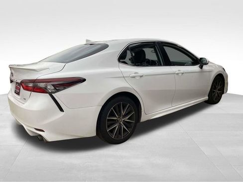 Used 2024 Toyota Camry SE image 4