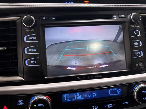 Used 2019 Toyota Highlander XLE AWD/4WD image 27