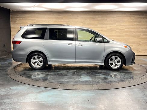 Used 2019 Toyota Sienna LE FWD image 29