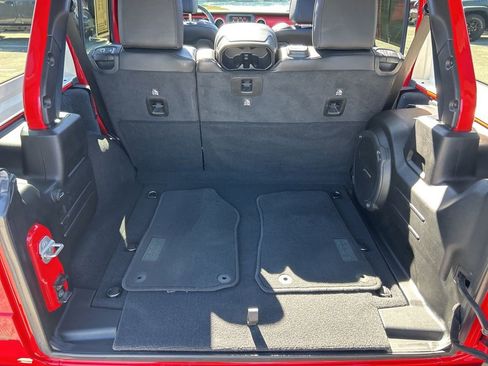Certified 2021 Jeep Wrangler Unlimited Rubicon image 32