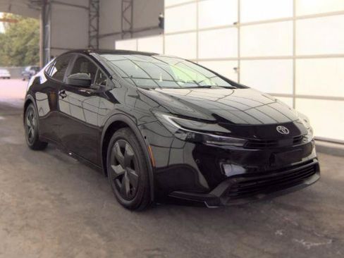 Used 2023 Toyota Prius LE FWD image 3