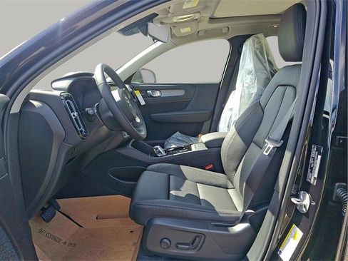 New 2025 Volvo XC40 B5 Ultra w/ Climate Package image 10