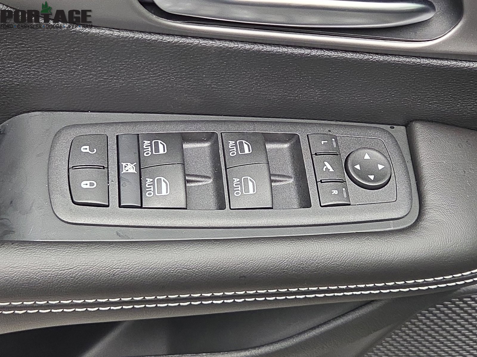 New 2027 Chrysler Pacifica Limited w/ Family Tech Group AWD/4WD image 14