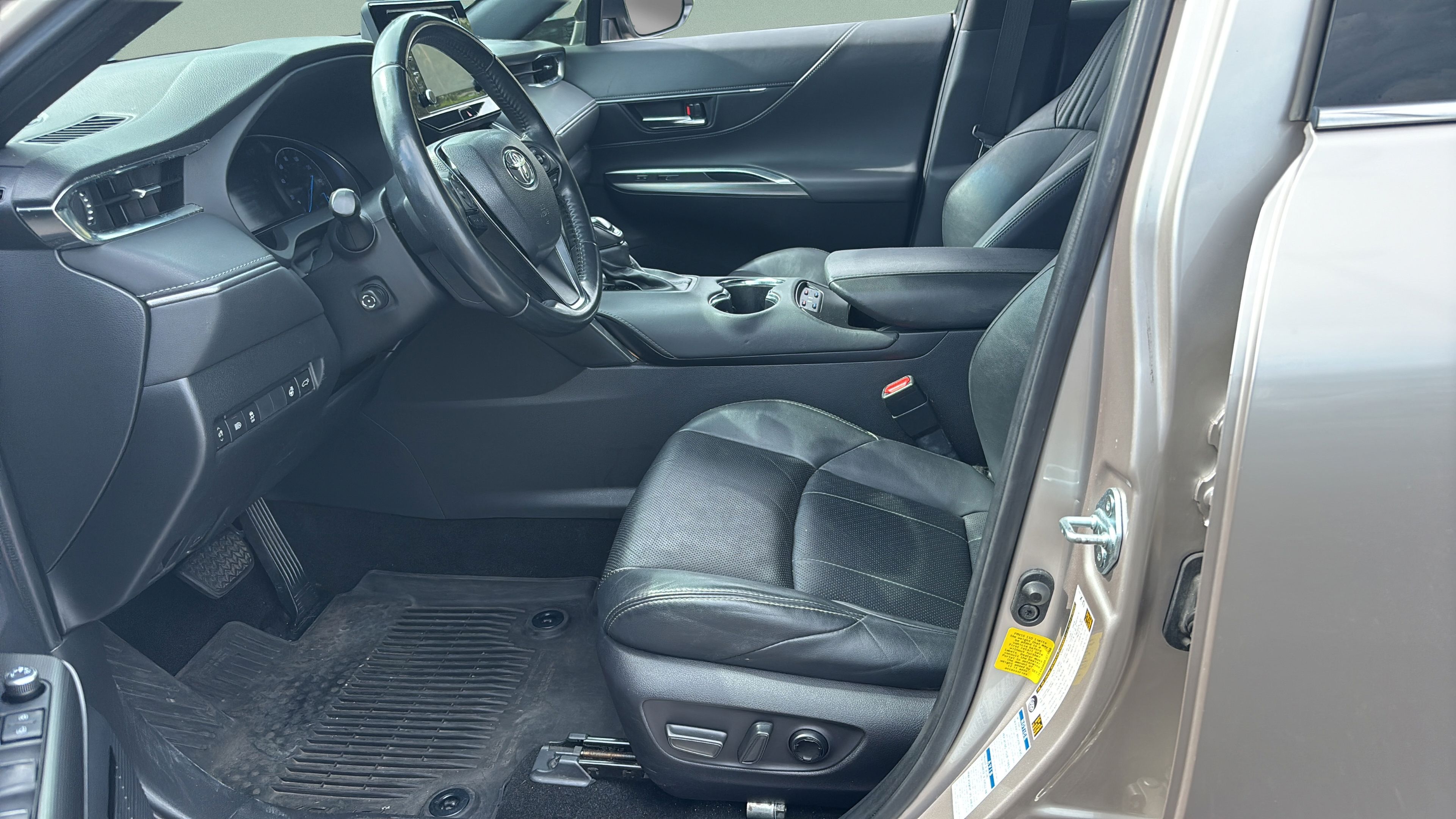 Used 2021 Toyota Venza XLE w/ Softex Package AWD/4WD image 9