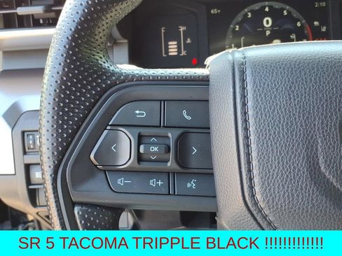 Used 2025 Toyota Tacoma SR5 AWD/4WD image 17