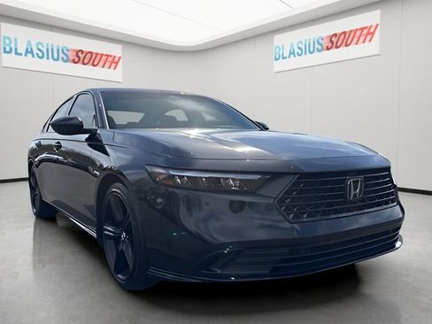 Used 2025 Honda Accord Sport image 1