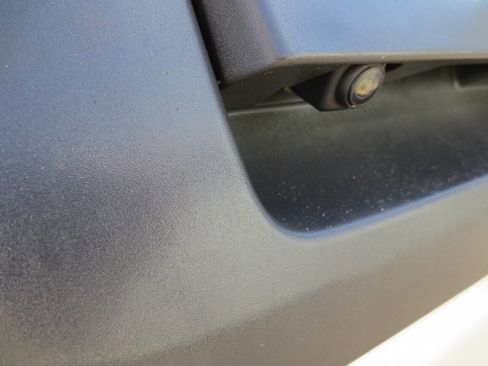 Used 2019 Nissan Frontier SV image 6