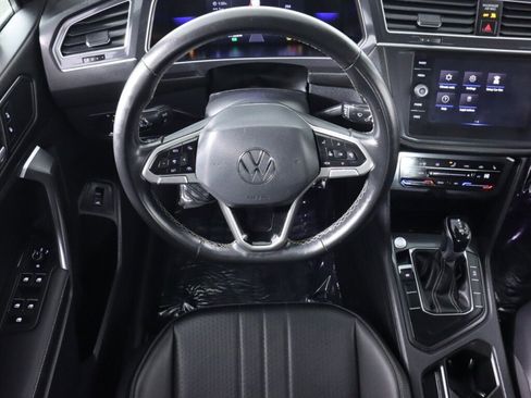 Used 2022 Volkswagen Tiguan SE image 32