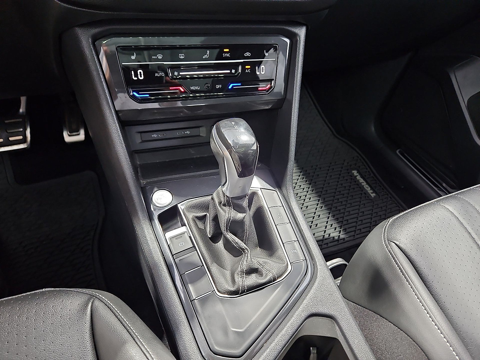 Used 2023 Volkswagen Tiguan SE R-Line FWD image 22