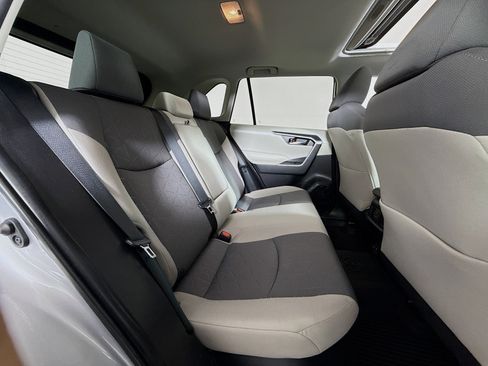 Used 2021 Toyota RAV4 XLE w/ Convenience Package image 25