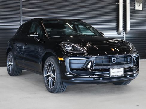 Certified 2026 Porsche Macan AWD/4WD image 7