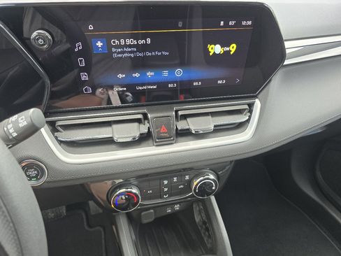 Used 2025 Chevrolet TrailBlazer LT AWD/4WD image 33