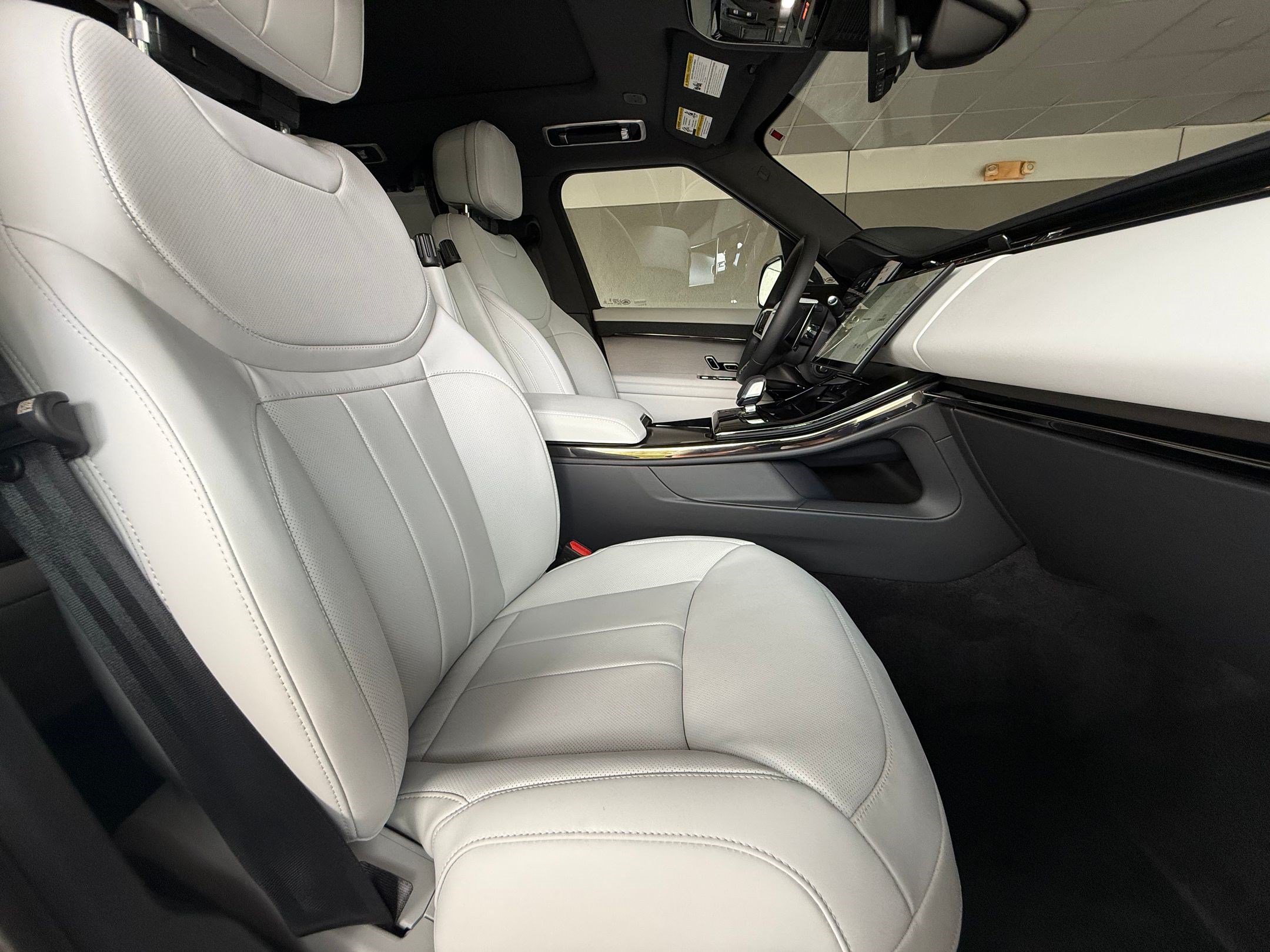 New 2026 Land Rover Range Rover Sport SE AWD/4WD image 30