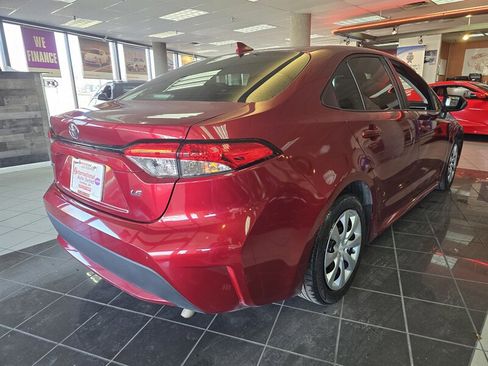 Used 2022 Toyota Corolla LE image 4