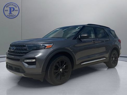 Used 2022 Ford Explorer XLT w/ Equipment Group 202A AWD/4WD image 3