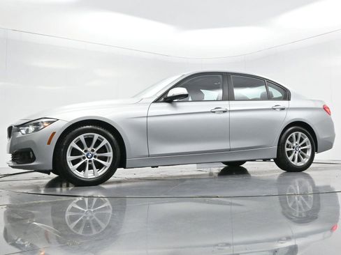Used 2018 BMW 320i xDrive Sedan w/ Convenience Package AWD/4WD image 43