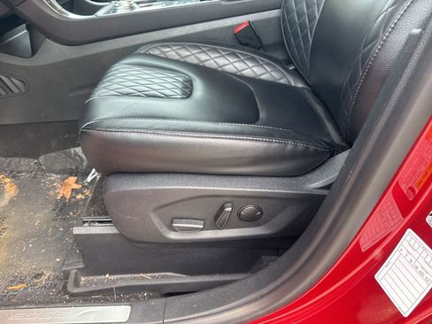 Used 2024 Ford Edge Titanium image 12