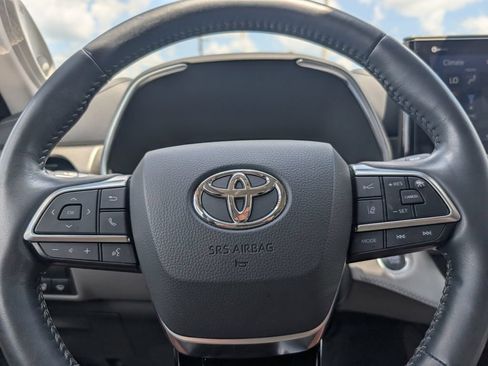 Used 2021 Toyota Highlander Limited FWD image 19