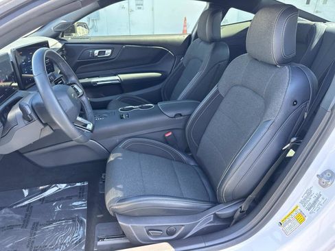 Used 2025 Ford Mustang Coupe image 18