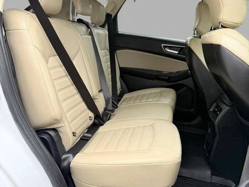 Used 2018 Ford Edge SEL w/ Equipment Group 201A AWD/4WD image 34