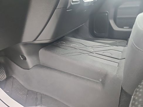 Used 2021 Chevrolet Silverado 2500 Custom w/ Custom Value Package image 12