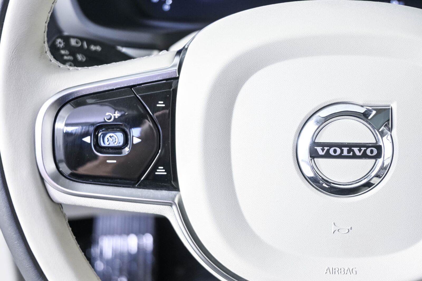 Certified 2024 Volvo S60 T8 Ultimate w/ Climate Package AWD/4WD image 11
