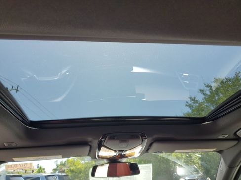 New 2025 BMW 330i Sedan w/ Convenience Package image 9