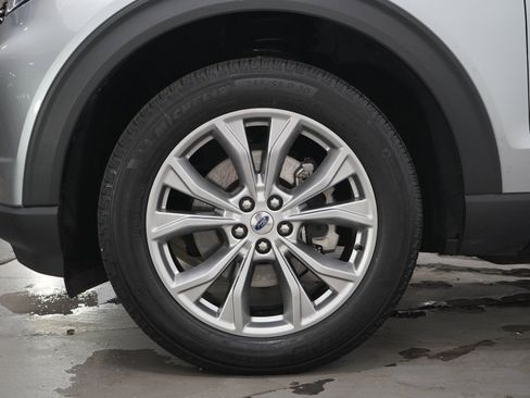 Used 2024 Ford Explorer XLT w/ Equipment Group 202A AWD/4WD image 29