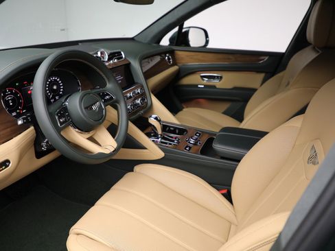 New 2025 Bentley Bentayga image 16