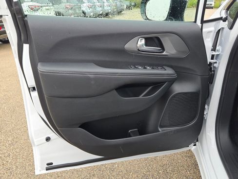 New 2026 Chrysler Voyager LX image 19