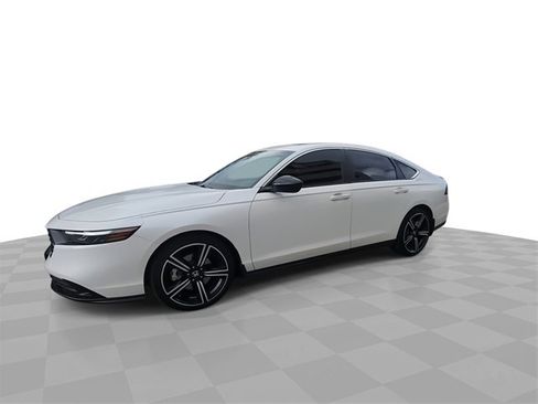 Used 2023 Honda Accord Sport image 4