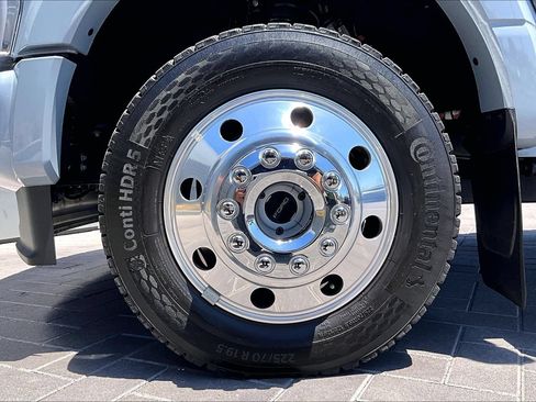 Used 2025 Ford F450 Platinum w/ FX4 Off-Road Package AWD/4WD image 9