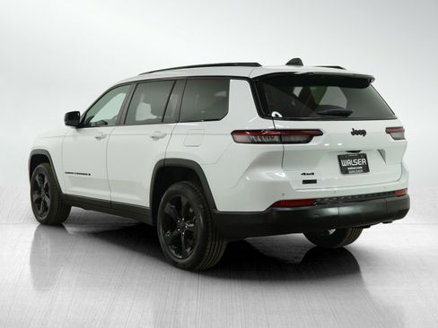 Used 2023 Jeep Grand Cherokee L Laredo image 3