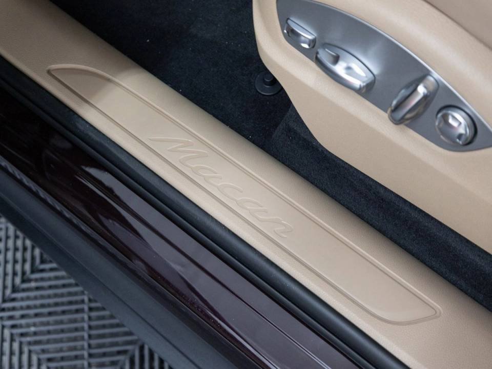 Certified 2026 Porsche Macan AWD/4WD image 18