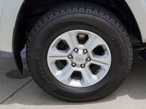 Used 2016 Toyota 4Runner SR5 AWD/4WD image 11