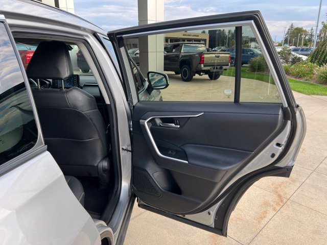 Used 2021 Toyota RAV4 XLE Premium AWD/4WD image 32