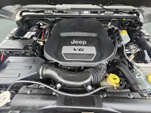 Used 2017 Jeep Wrangler Unlimited Sahara AWD/4WD image 24