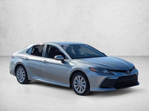 Used 2024 Toyota Camry LE image 3