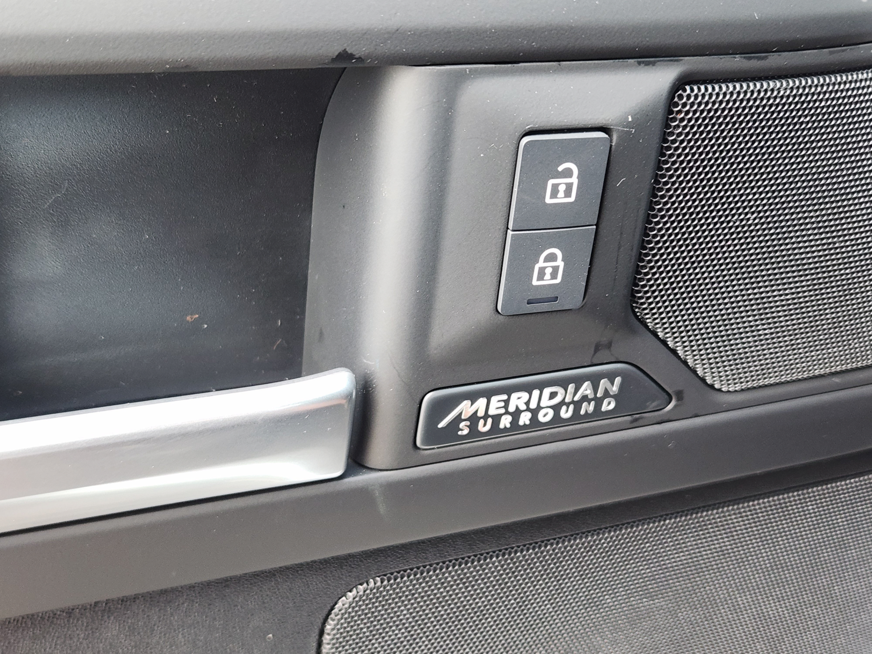 New 2026 Land Rover Defender 130 X-Dynamic SE AWD/4WD image 34