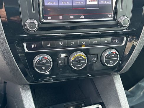 Used 2017 Volkswagen Jetta SEL image 28