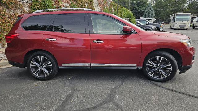 Used 2017 Nissan Pathfinder Platinum w/ Family Entertainment Package AWD/4WD image 4
