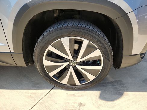 Certified 2023 Volkswagen Taos SE w/ Panoramic Sunroof Package FWD image 7